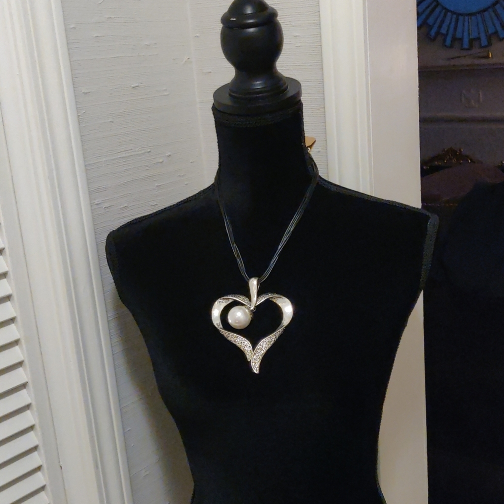 Necklace write swirl heart
